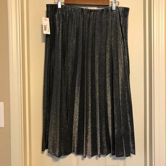 Metallic Pleated Skirt - Picture 6 of 13